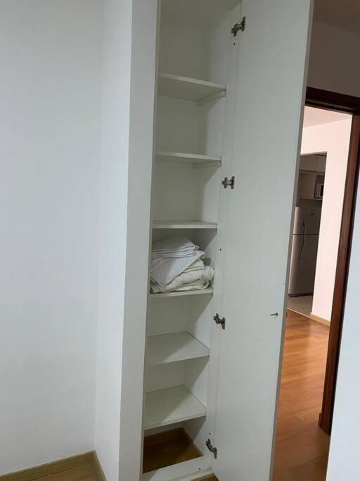 Departamento 4 Personas, Con Cochera, A Metros Del Centro De La Ciudad * Rosario